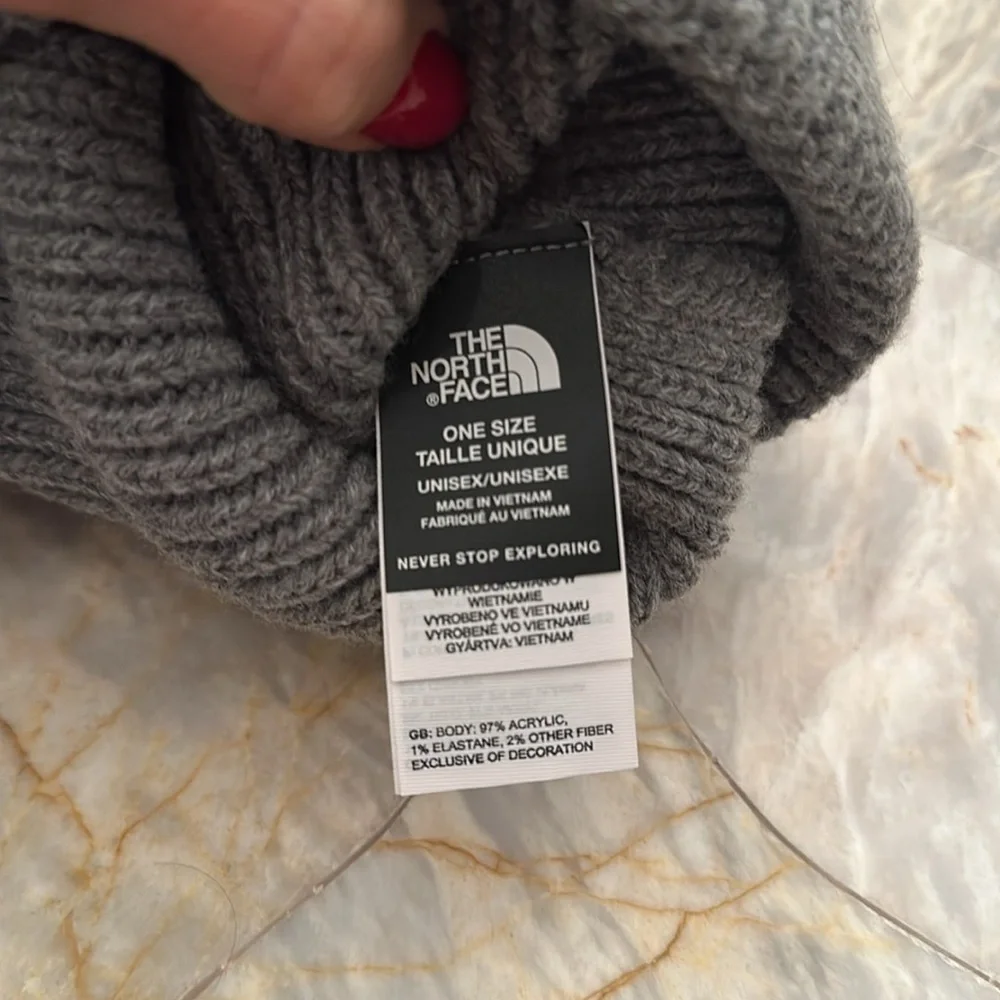 NORTH FACE UNISEX GRAY WOOL HAT with Pom ONE SIZE